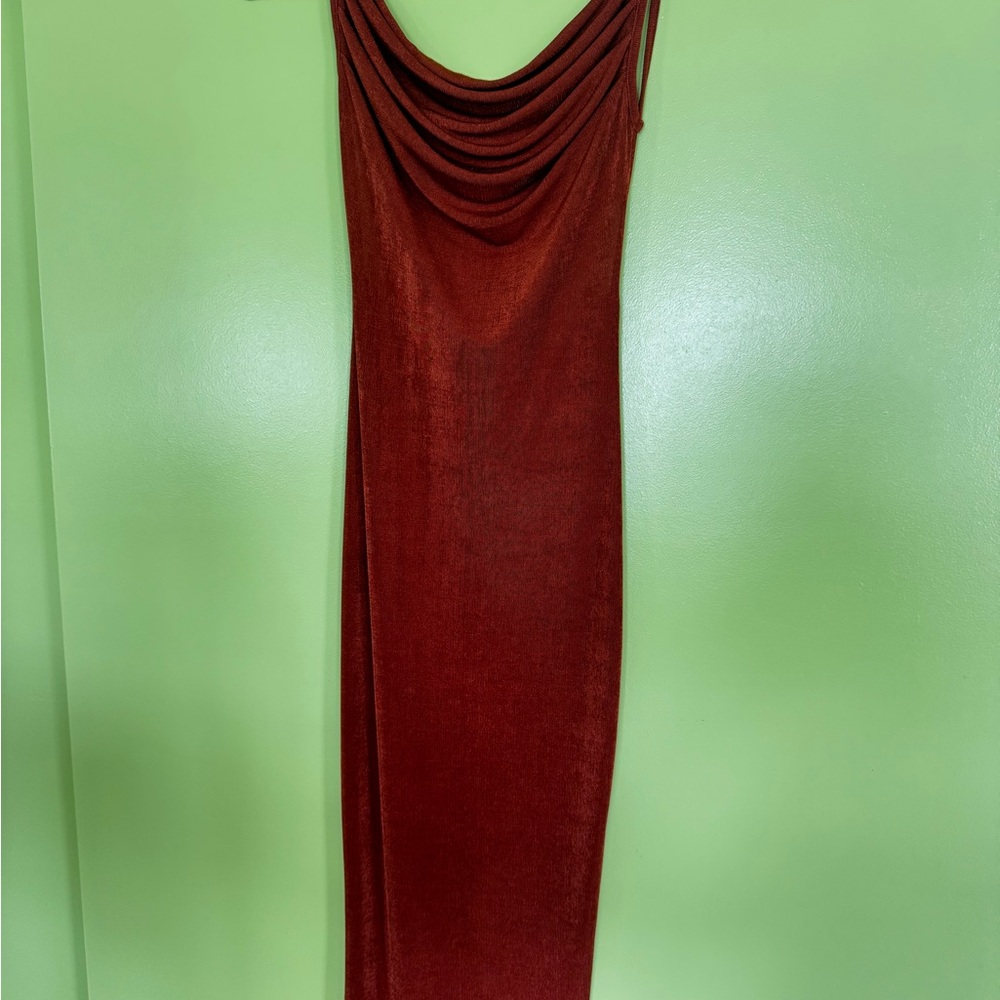 Elegant Burgundy Evening Dress